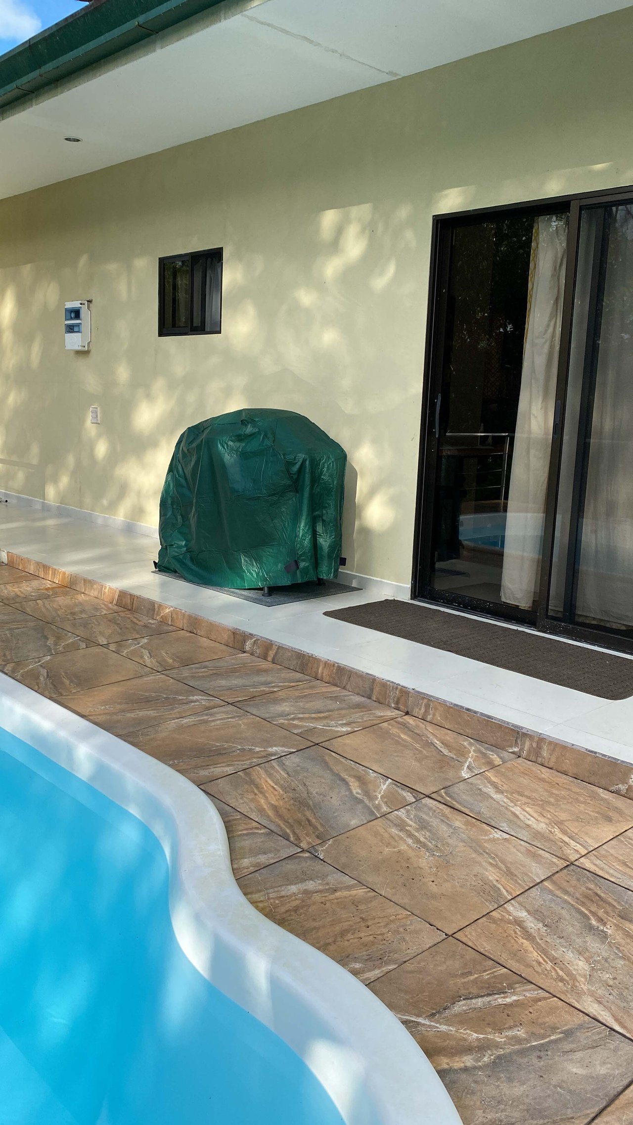  Affordable & Charming 1 bedroom Villa with Pool in gated community, immersed in the rainforest close to Quepos  