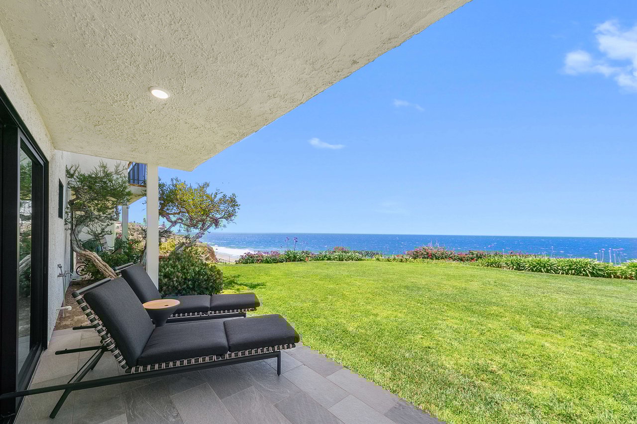 Gorgeous Front Row Zuma Bay Villas