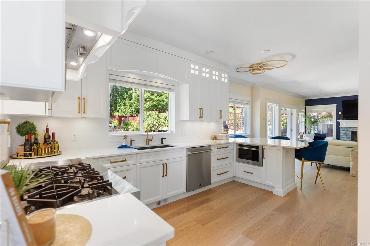 630 Granrose Terr, Colwood