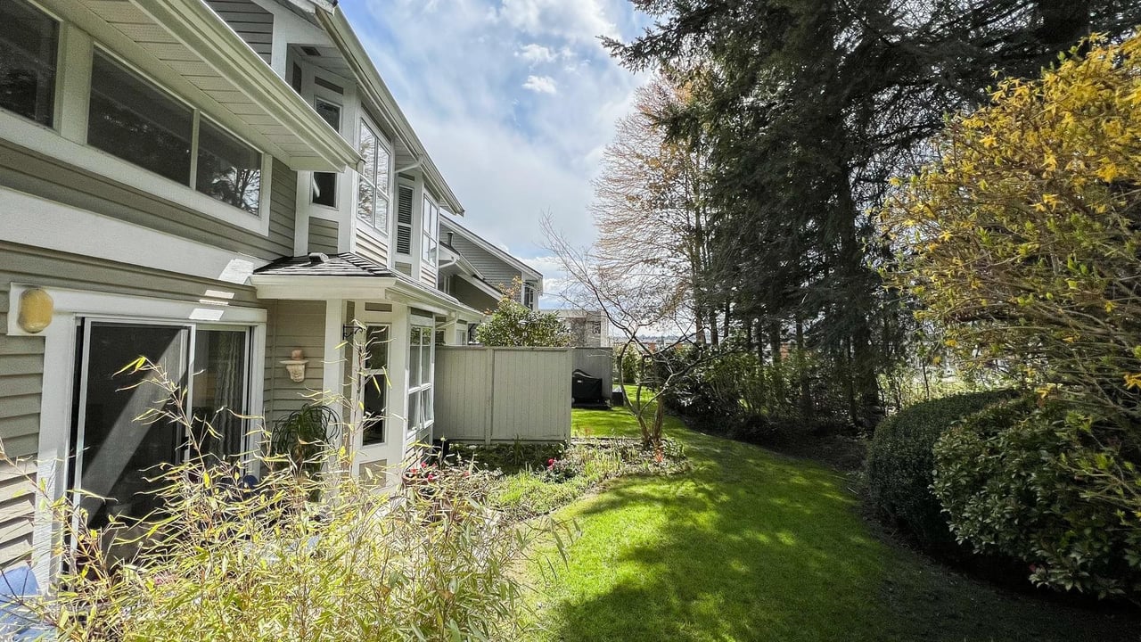 53-650 Roche Point Dr