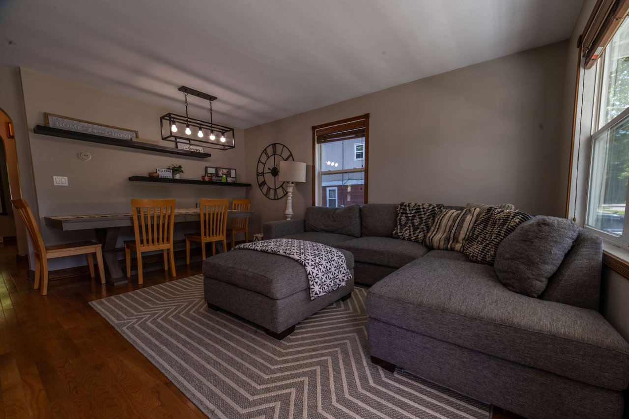 208 Harrington Ave, Crown Point, IN 46307