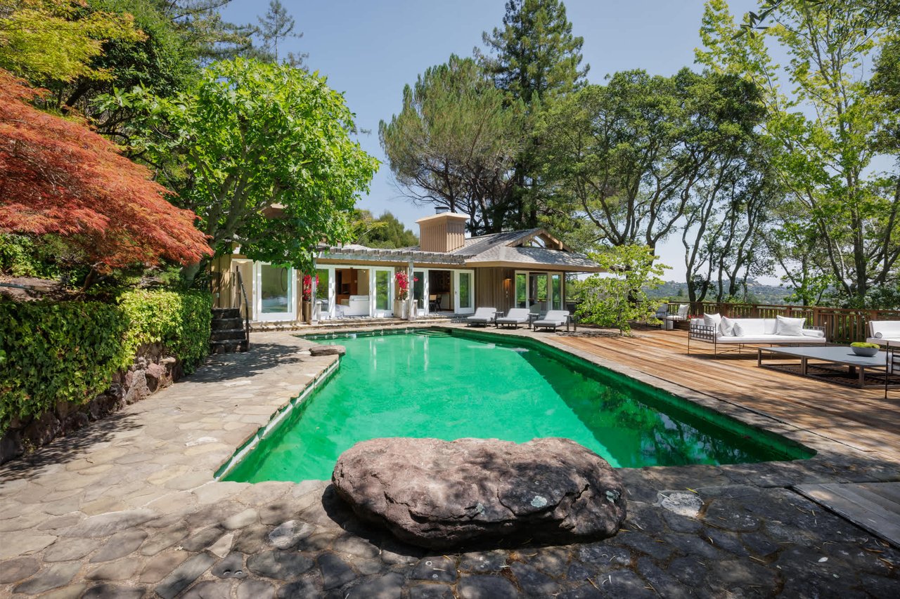 Kent Woodlands Mid Century Retreat