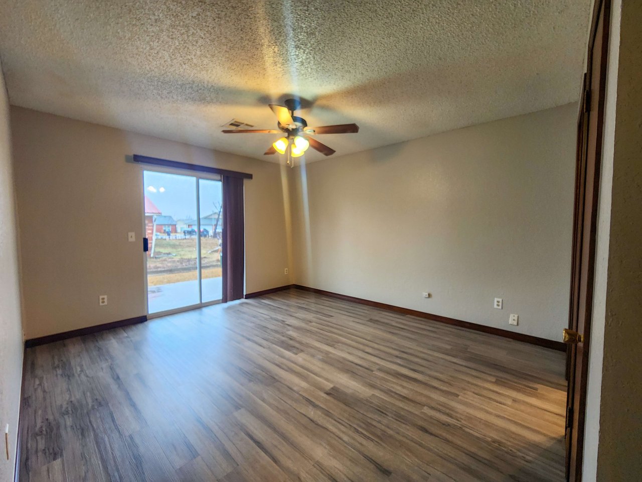 4104 N Market