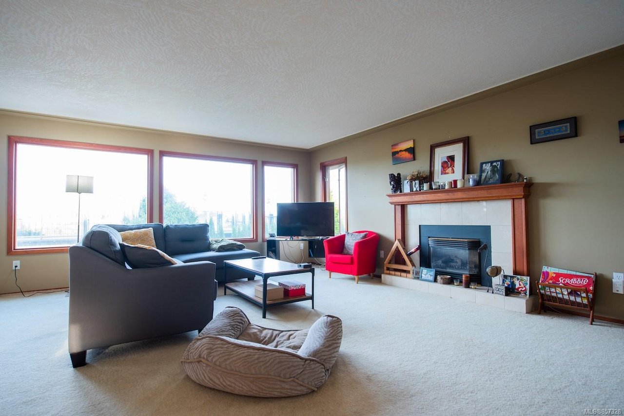 7081 Central Saanich Rd