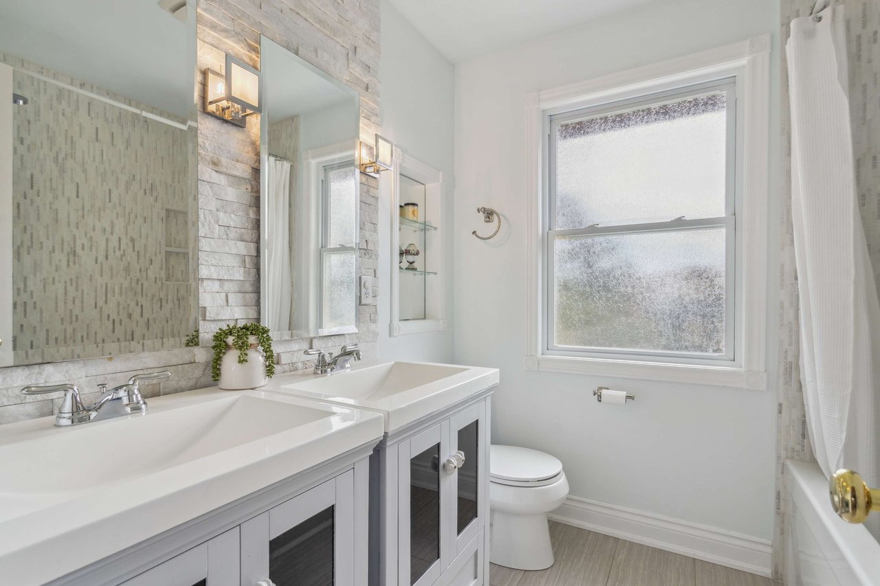 Updated Glen Abbey home with an Entertainers Backyard Paradise