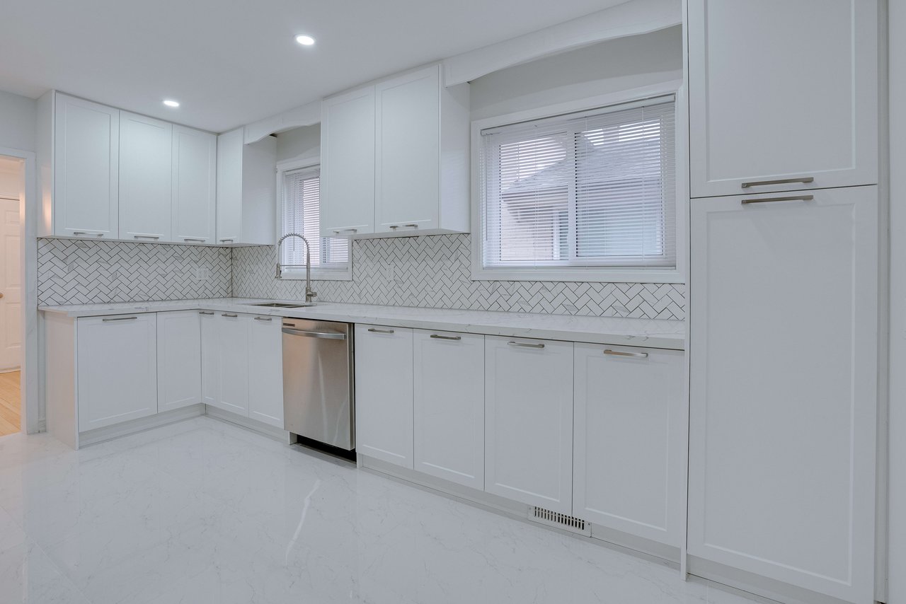 25 Karen Rd Unit: Upper