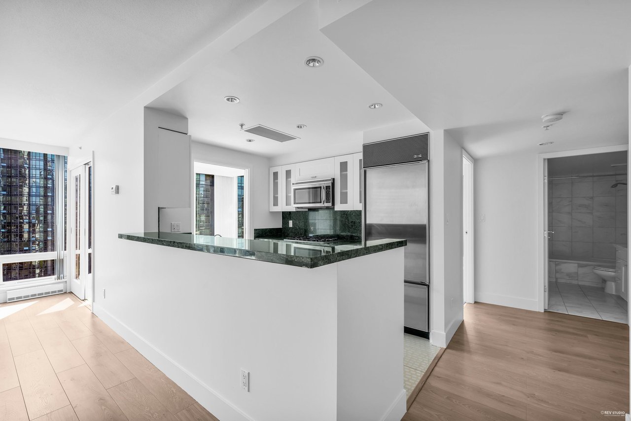 1303-499 Broughton St