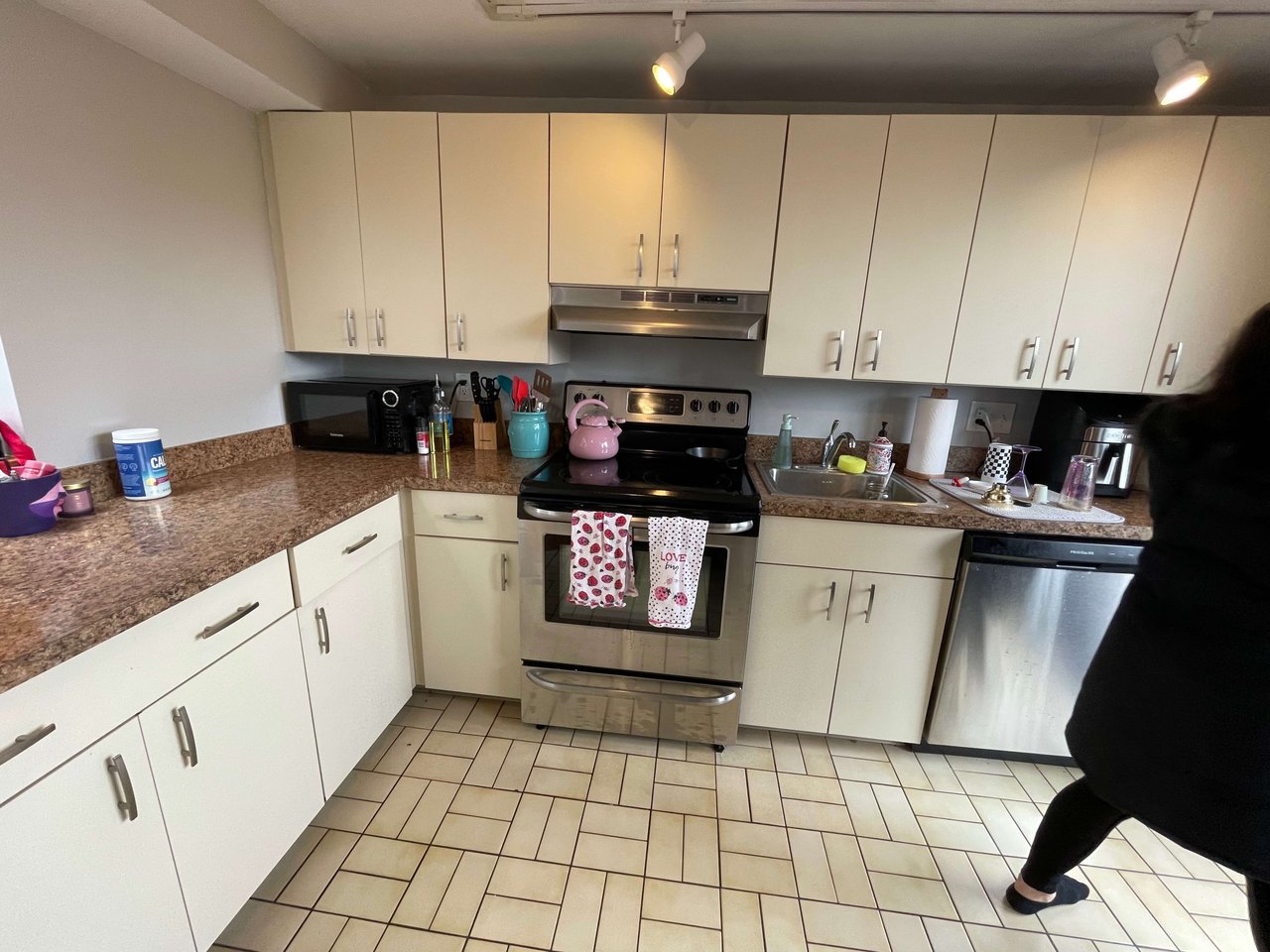 Unique Penthouse 1 bed w/ 2 Decks, exposed brick and laundry in unit! 