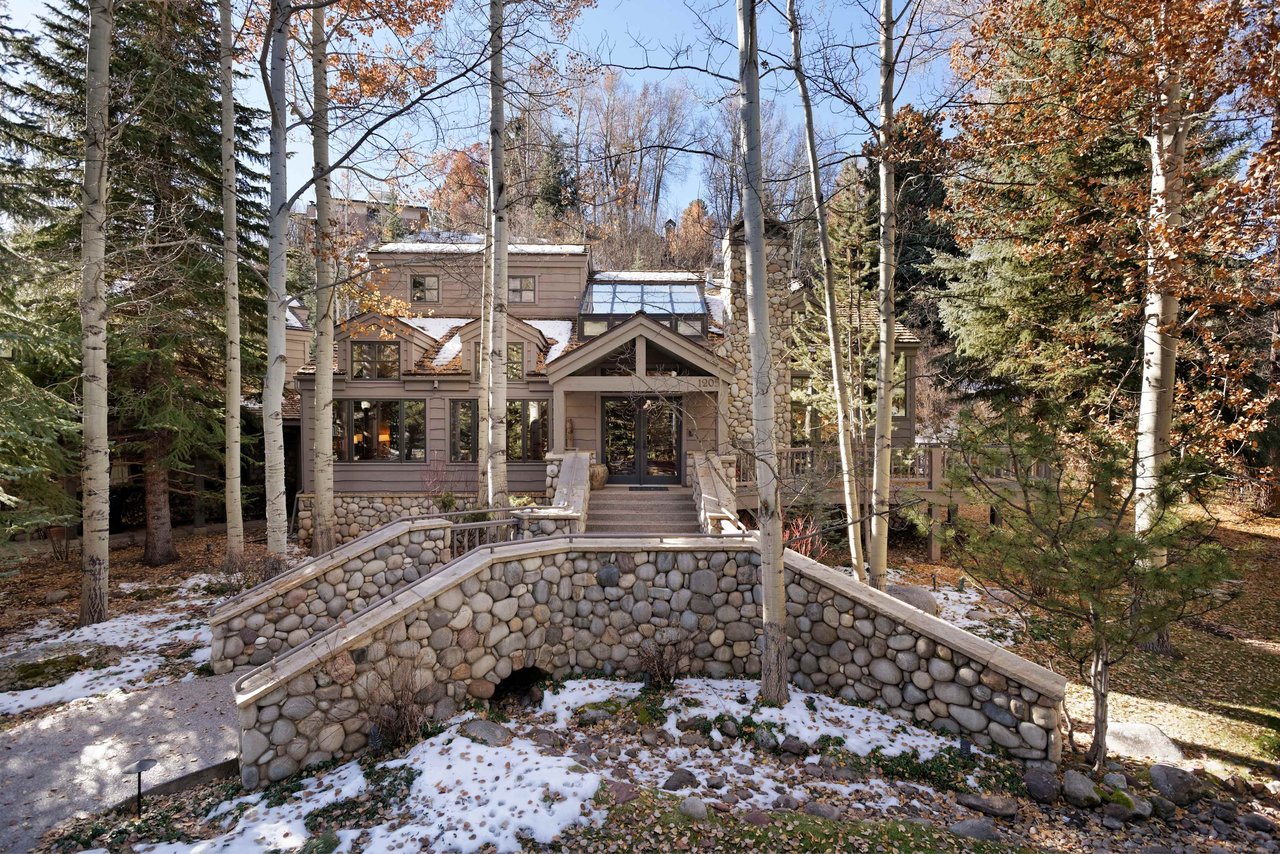 Peaceful One-Bedroom Guest House in Aspen!