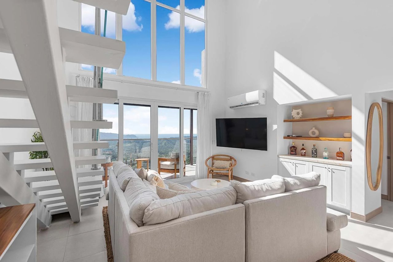 Luxury Oceanview Corner Penthouse, Jaco, Puntarenas
