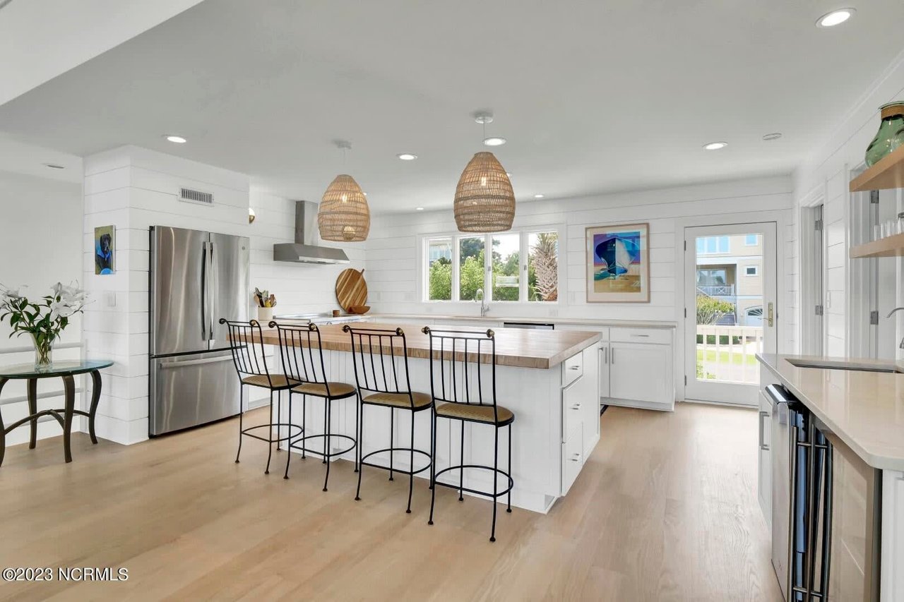 28 Sandy Point