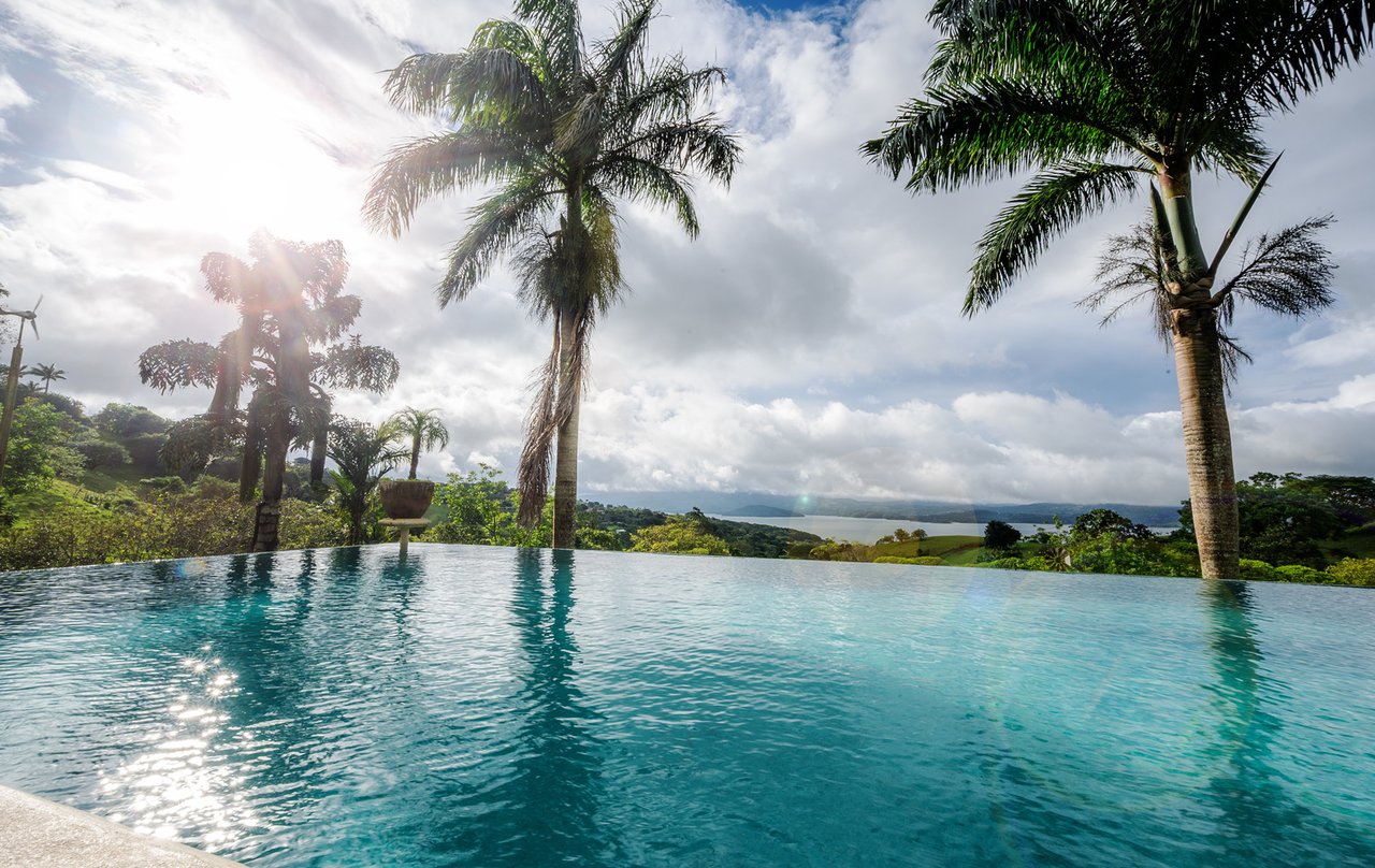 Luxury Lakefront Villa, Lake Arenal, Alajuela