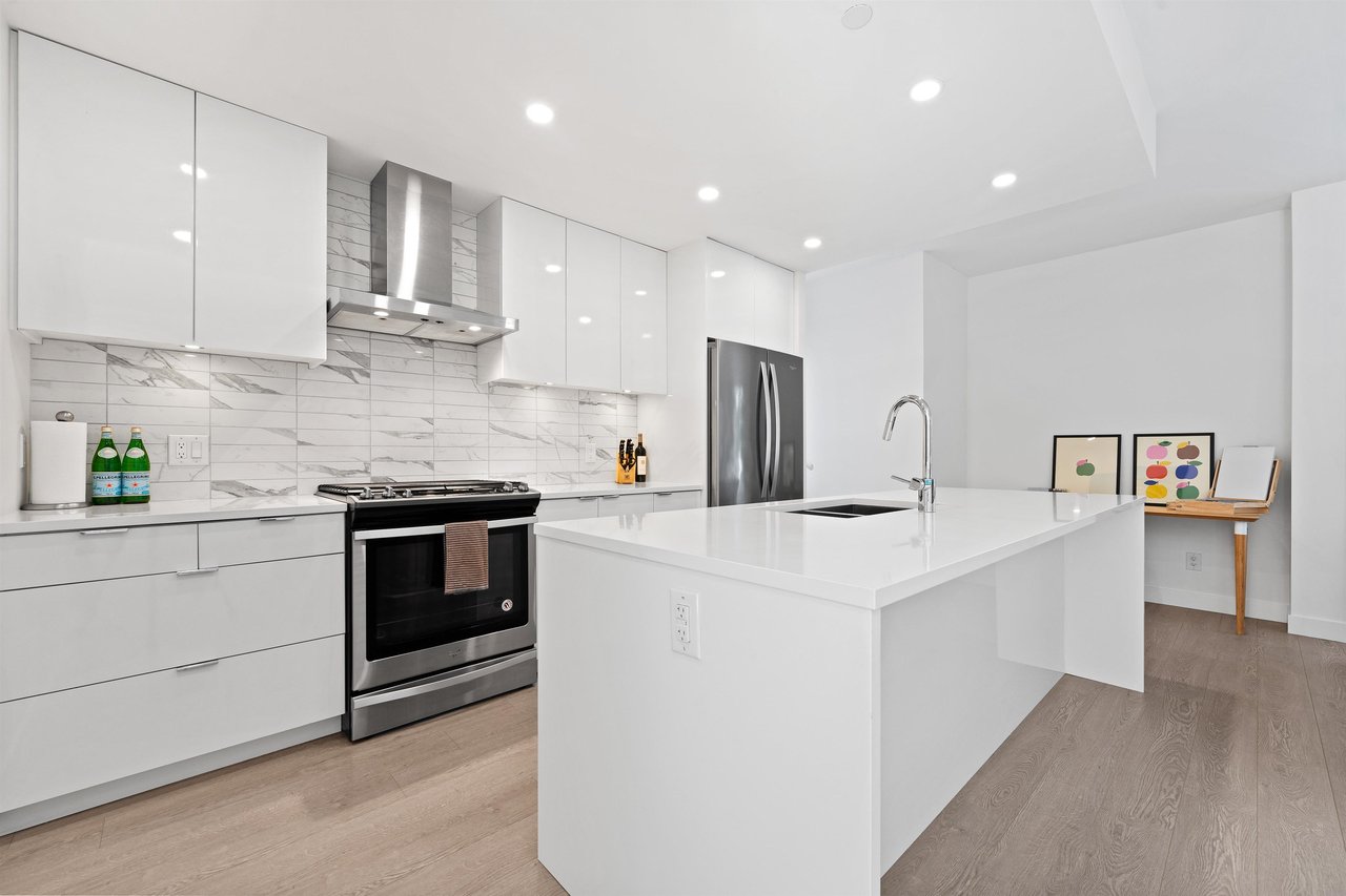 16-3595 Salal Drive, North Vancouver