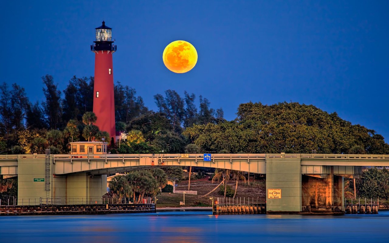 New West Palm Beach Lighthouse