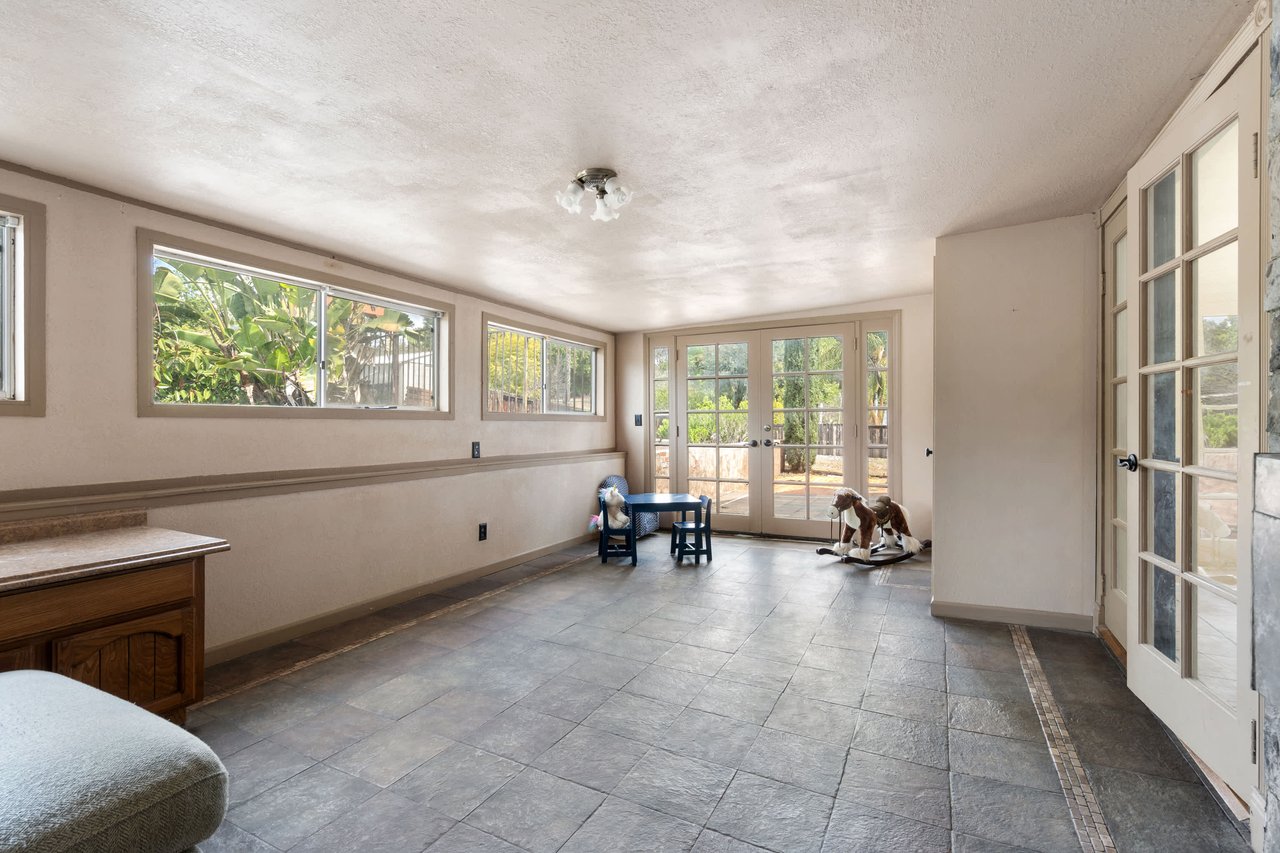 1002 Pepper Tree Ln