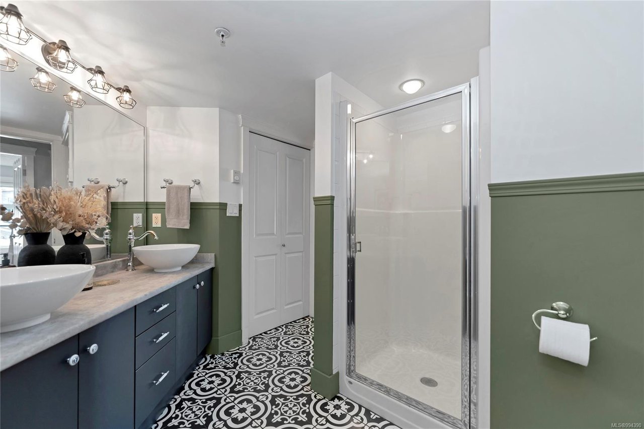 204-2717 Peatt Rd