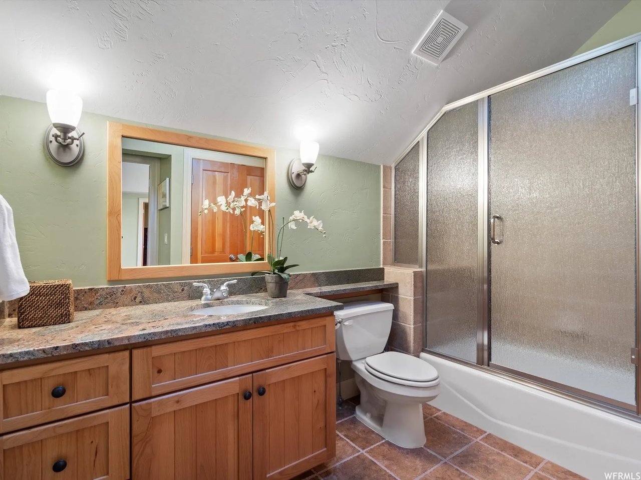 5823 E Elkhorn Dr