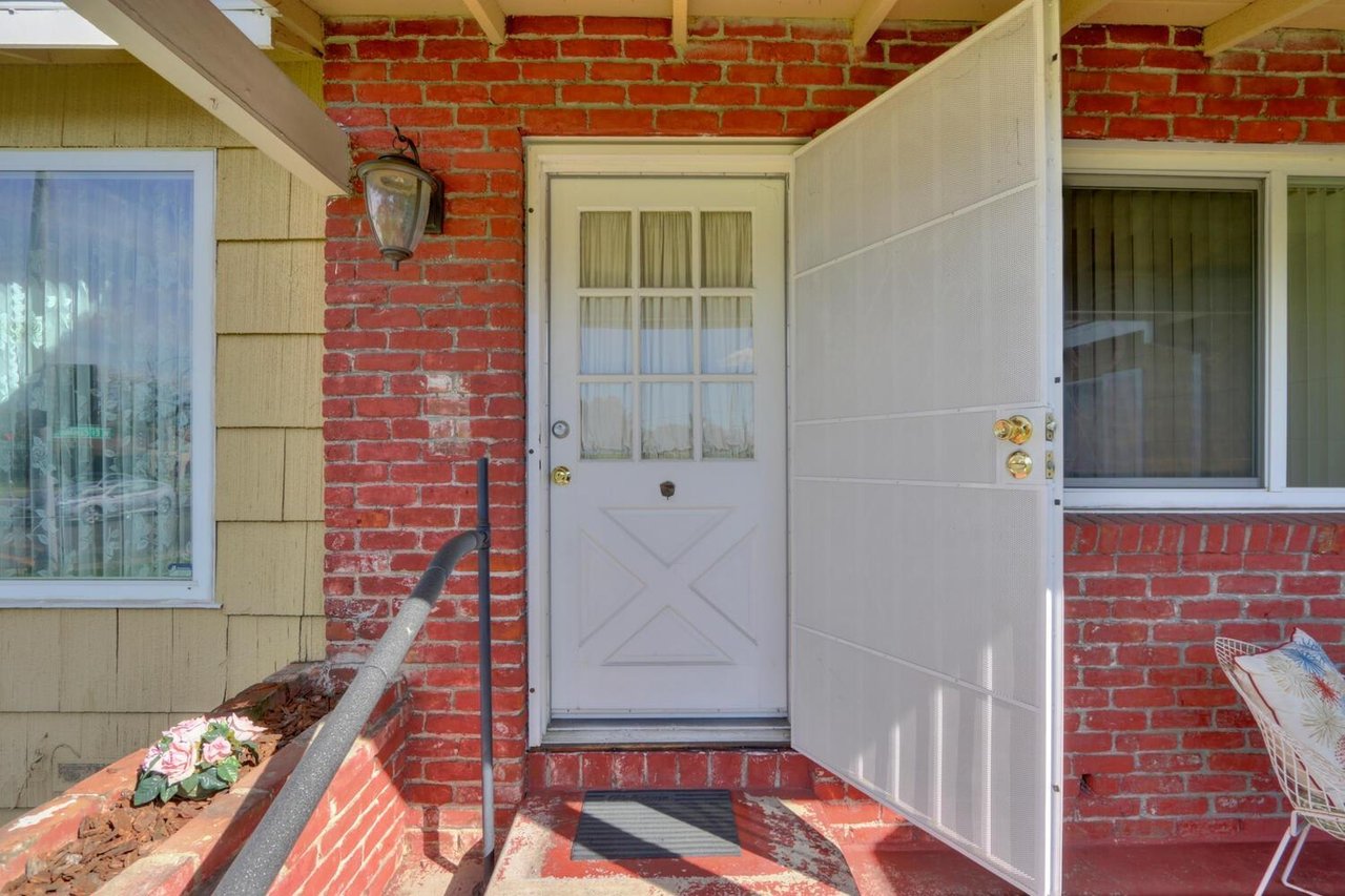 2448 Northview Dr