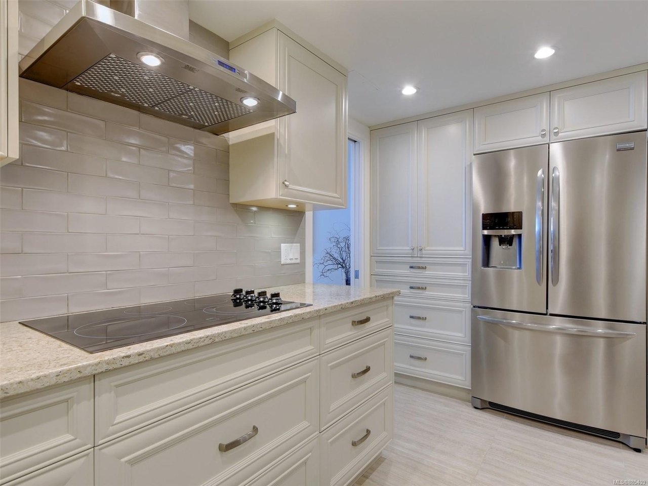 110-1370 Beach Dr