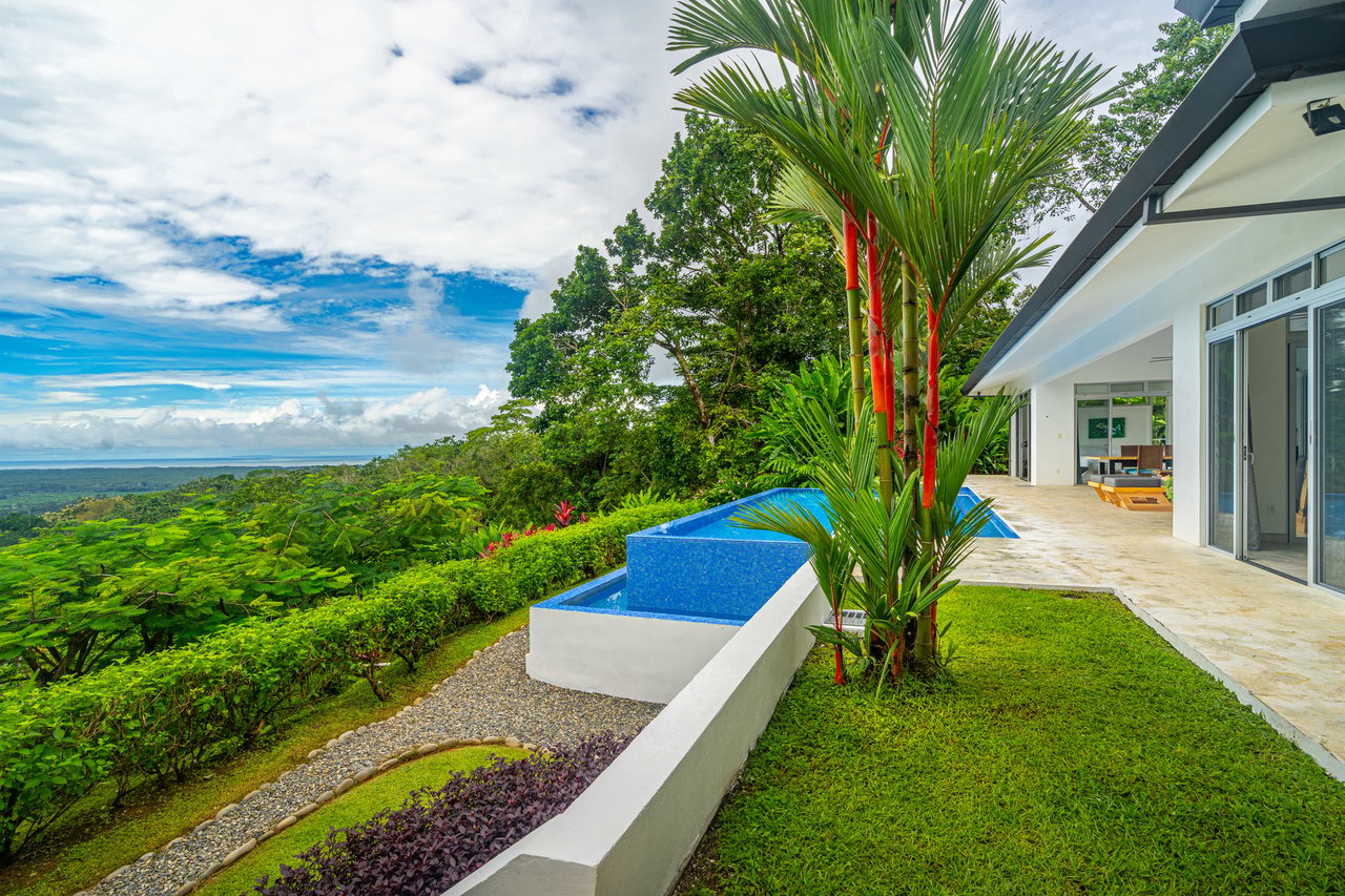 Modern Oceanview Infinity Pool Estate, Ojochal, Puntarenas