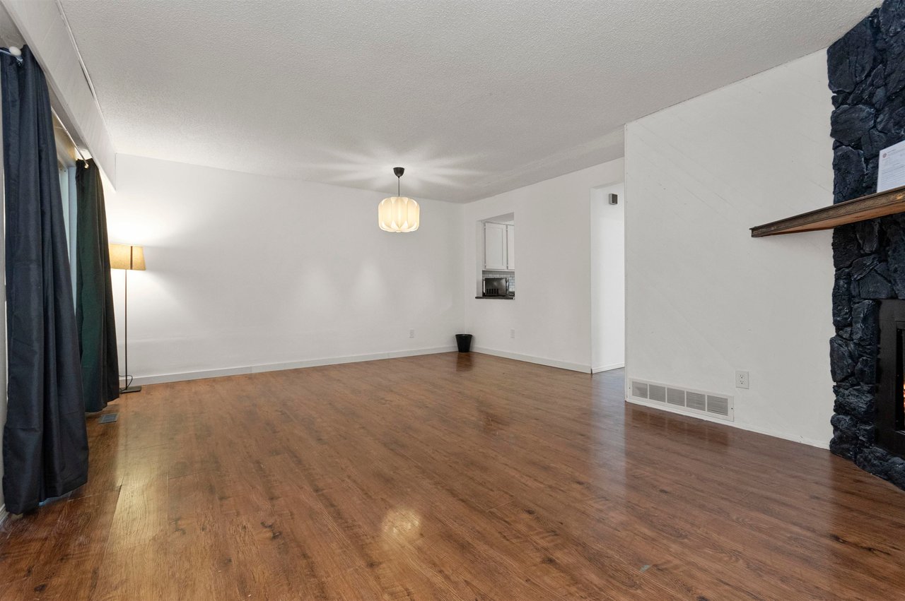 32378 Grebe Cres