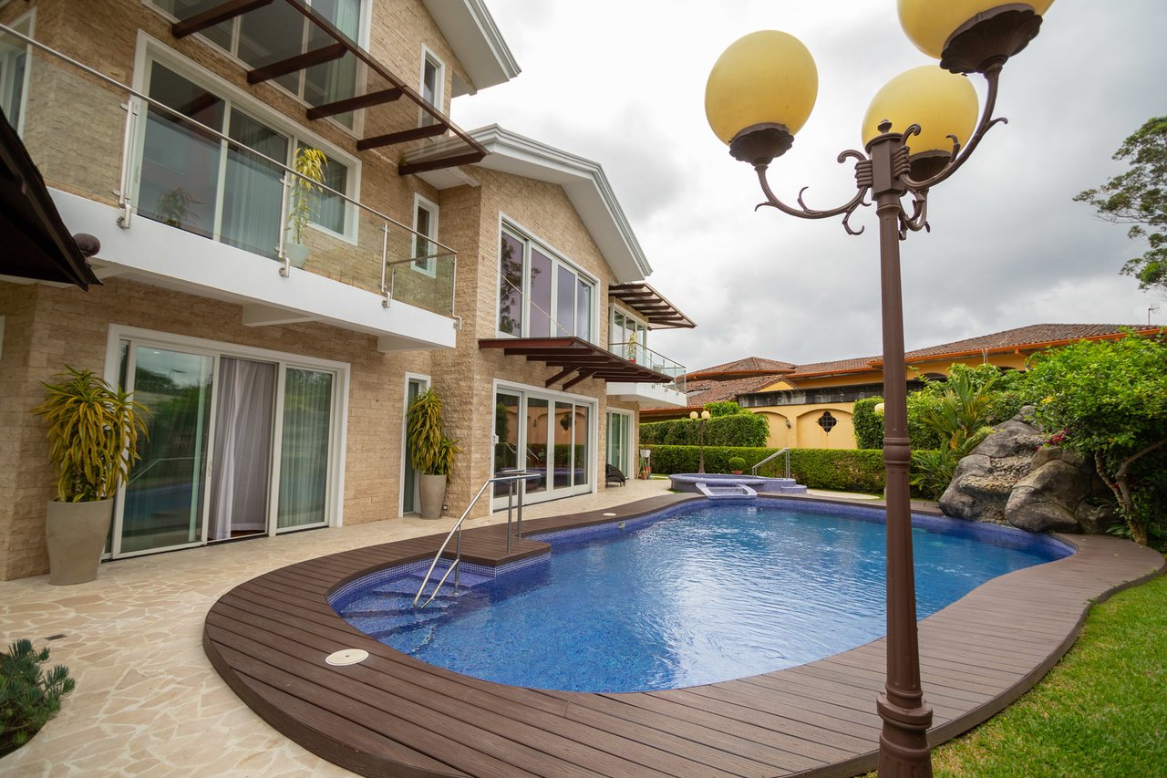 Classic Luxury Pool Estate, Curridabat, San Jose