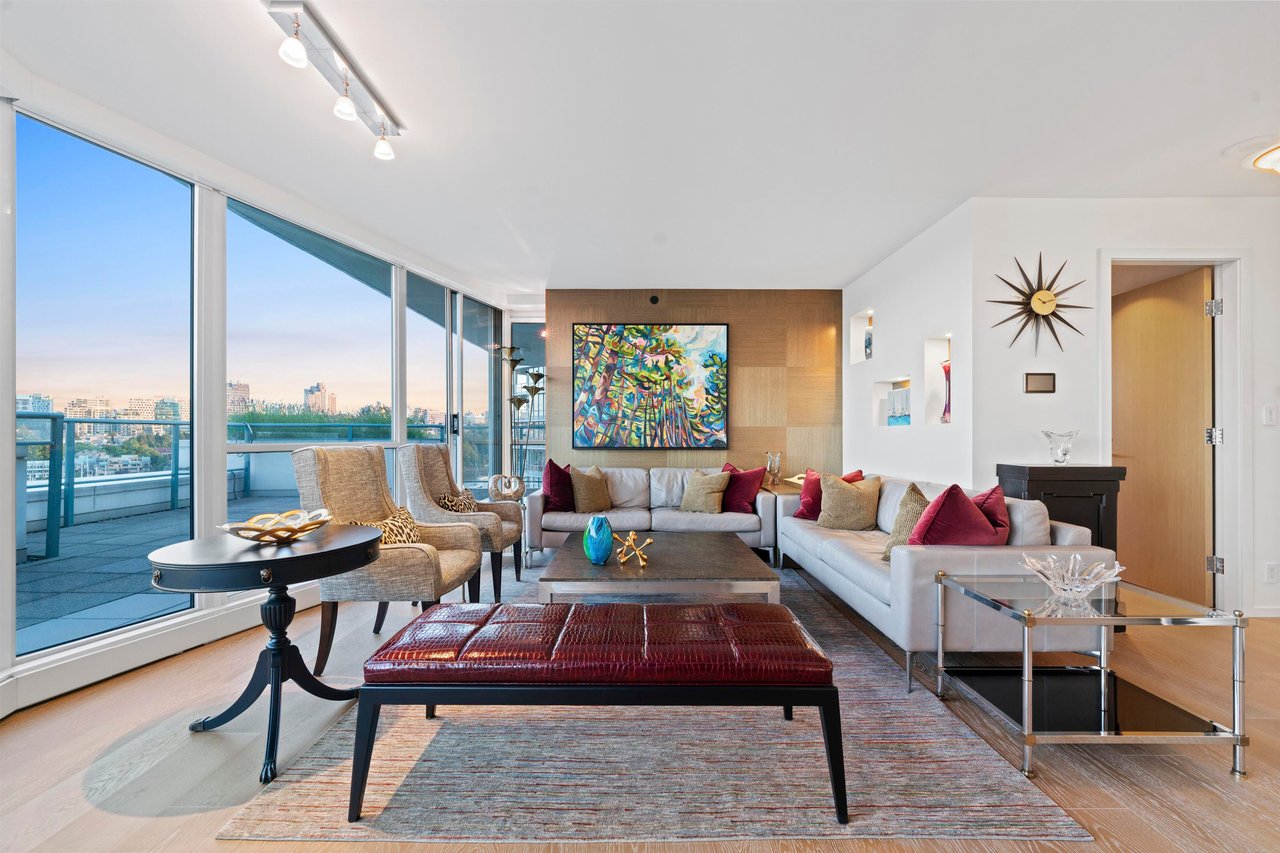 1006-1288 Marinaside Cres