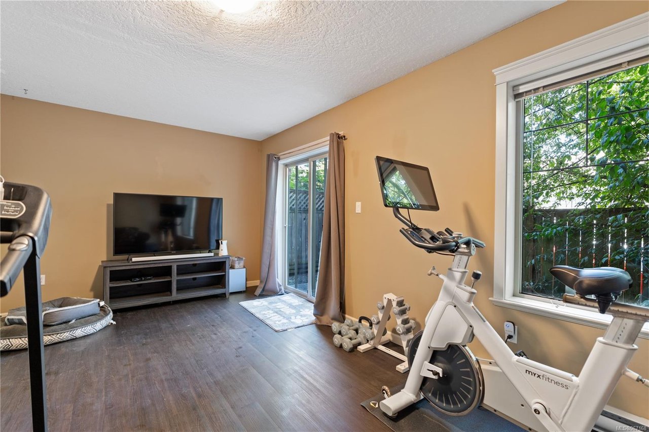 102-2920 Phipps Rd, Langford
