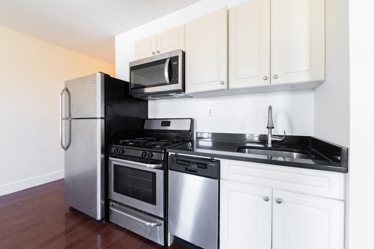 216 Macon Street, Apt 1