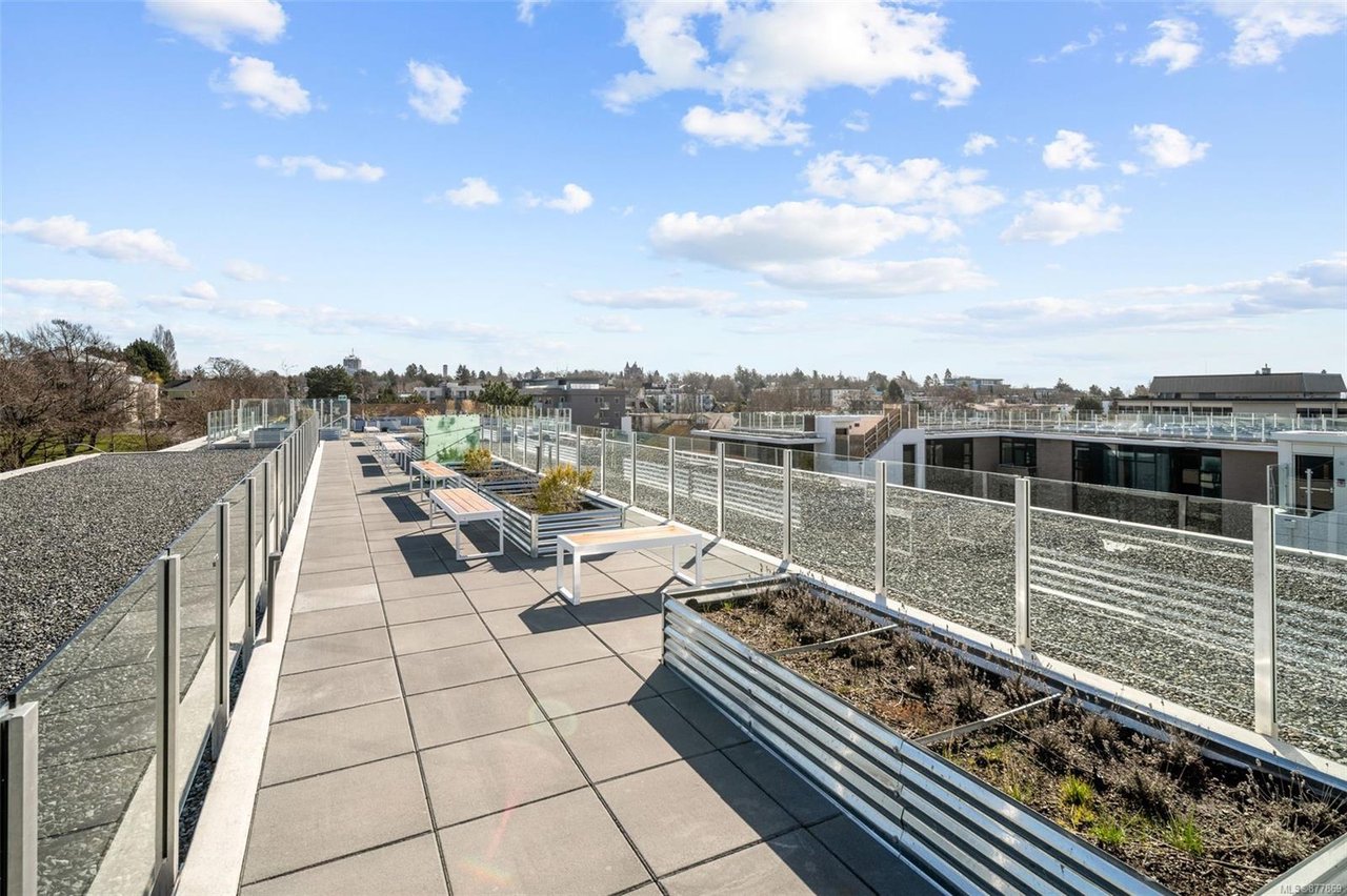 N212-1105 Pandora Ave