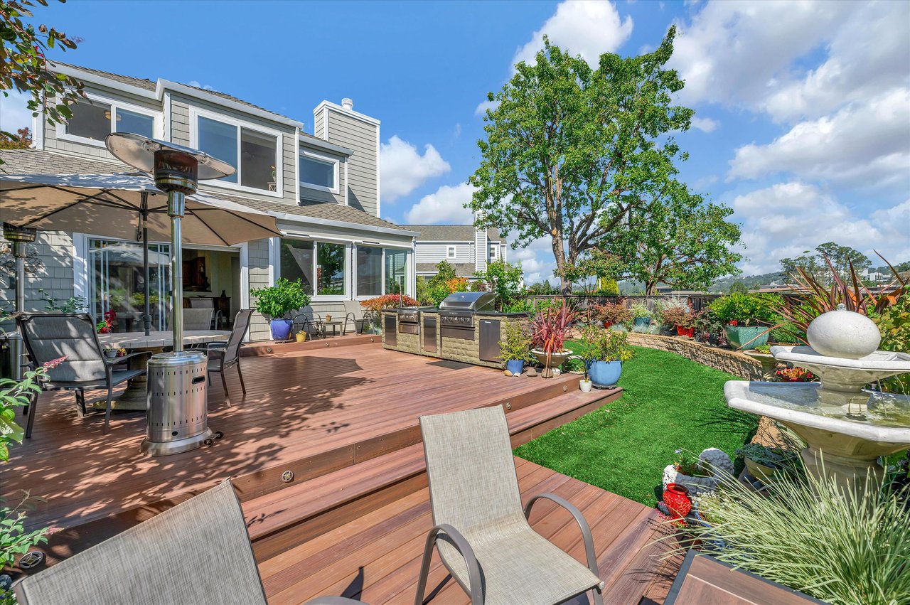 17 Crystal Creek Ct