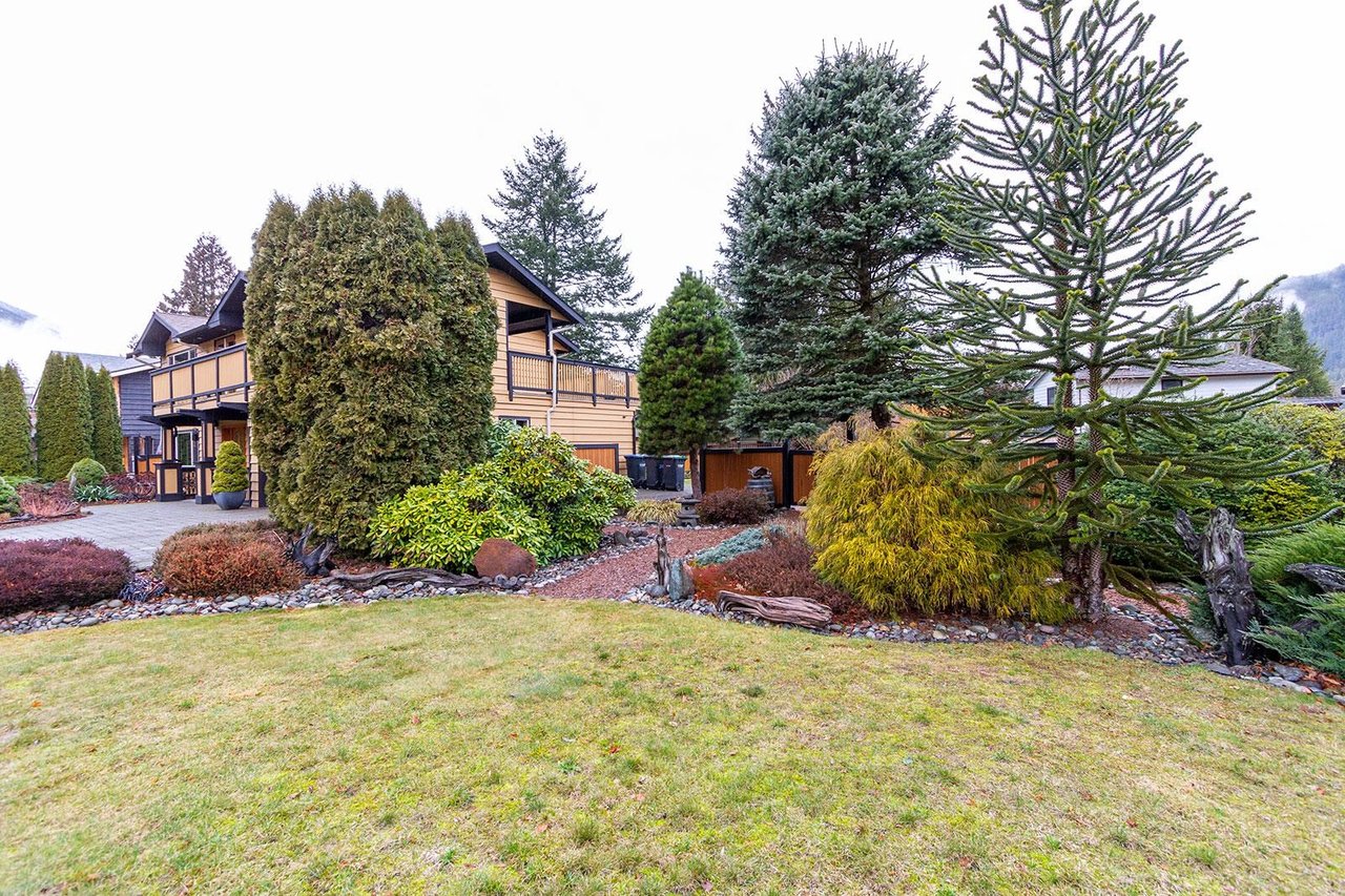 1485 Maple Cres