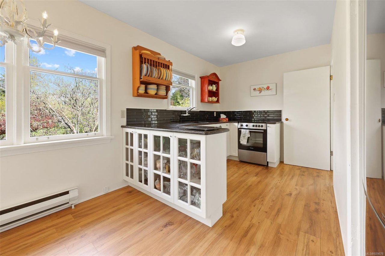 563 Foul Bay Rd