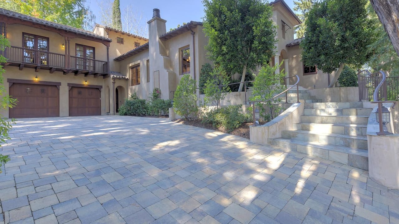 921 Baileyana Rd