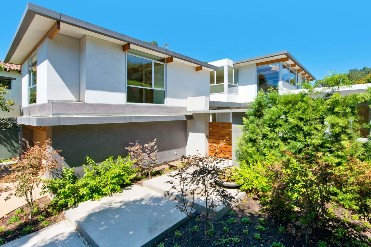 1710 Mandeville Canyon Rd