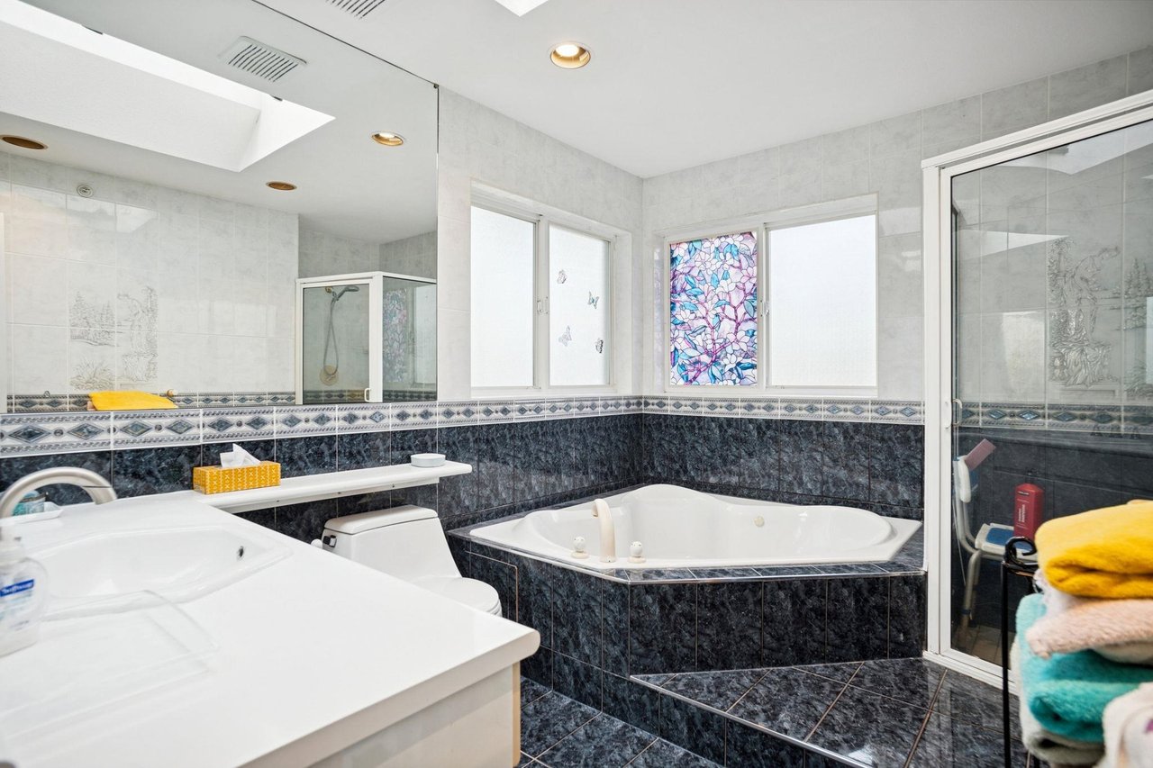 2085 Qualicum Dr