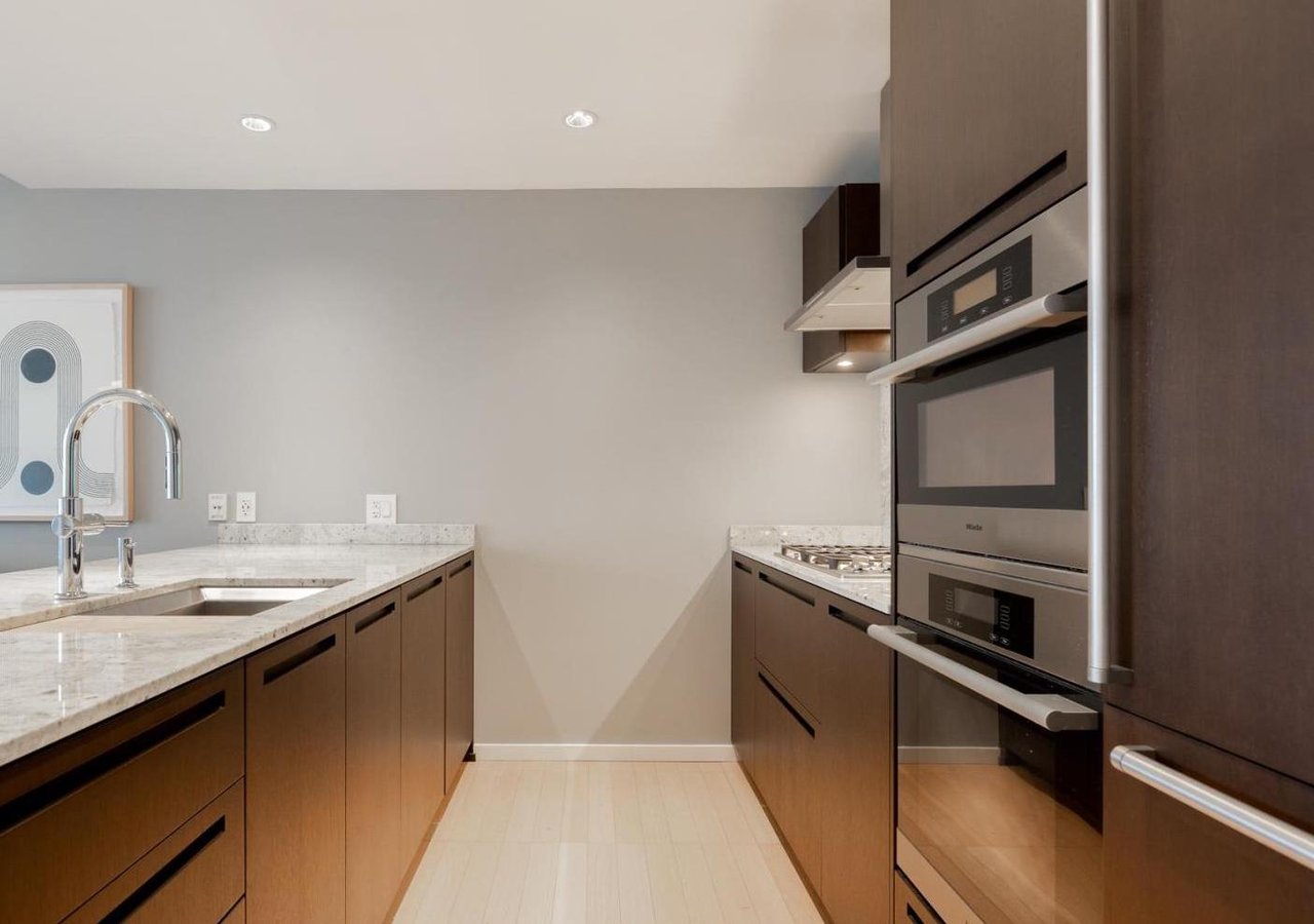 Suite 4904 -180 University Avenue