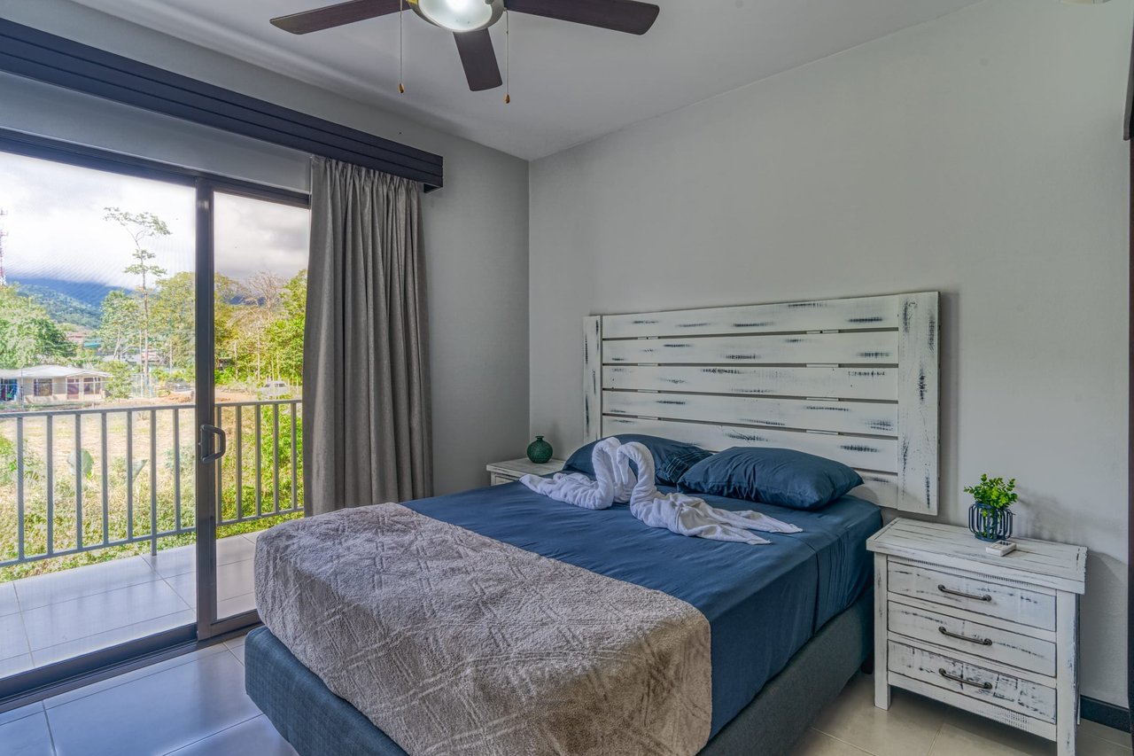 3 BEDROOM MODERN HOME WITH POOL WALKING DISTANCE TO EVERYTHING IN UVITA