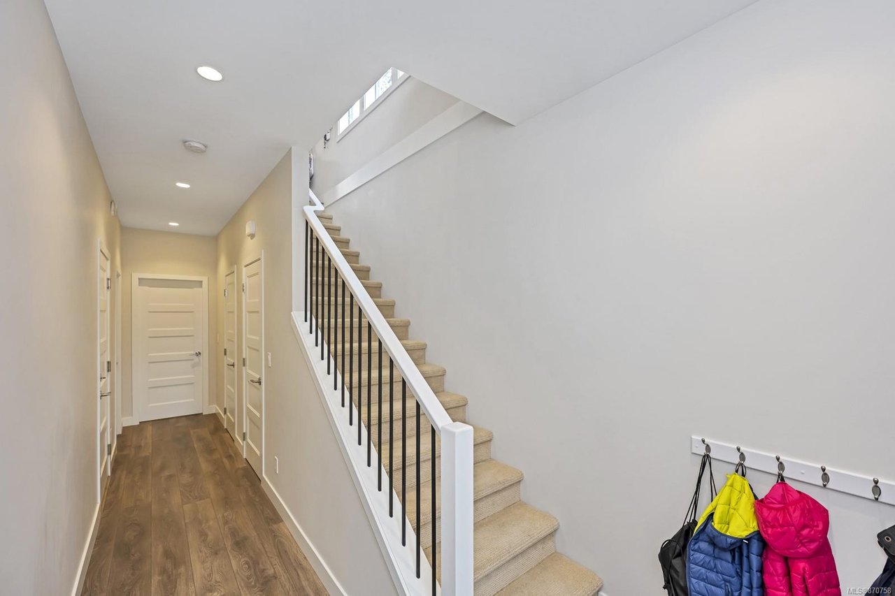 2214 Echo Valley Rise, Langford