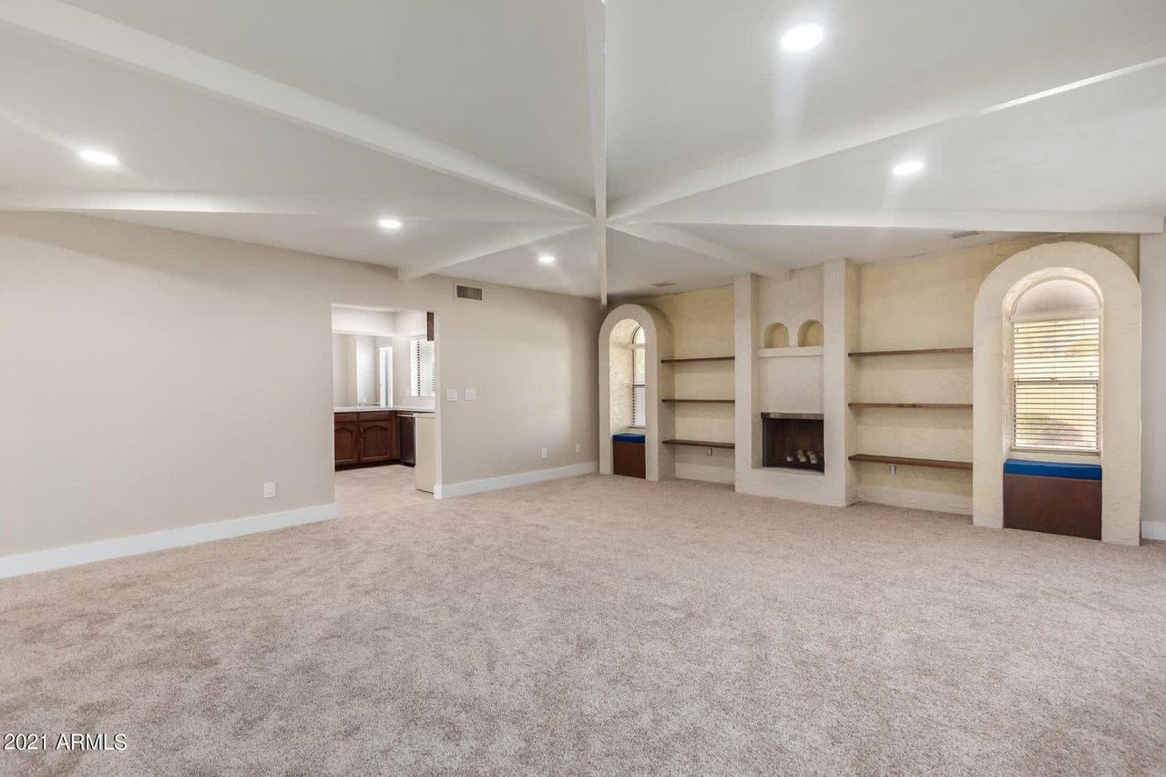 2128 E Woodman Dr