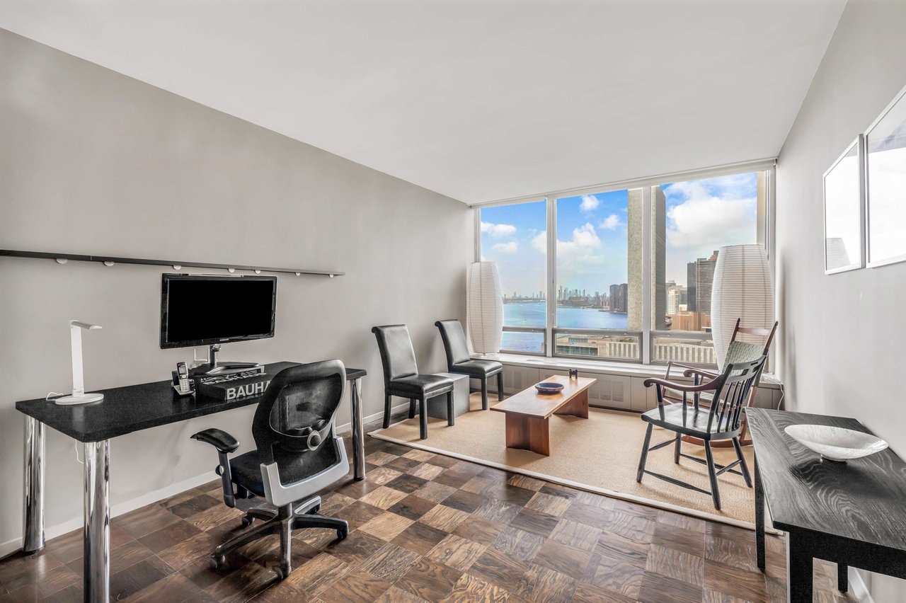 860 United Nations Plaza, 18A