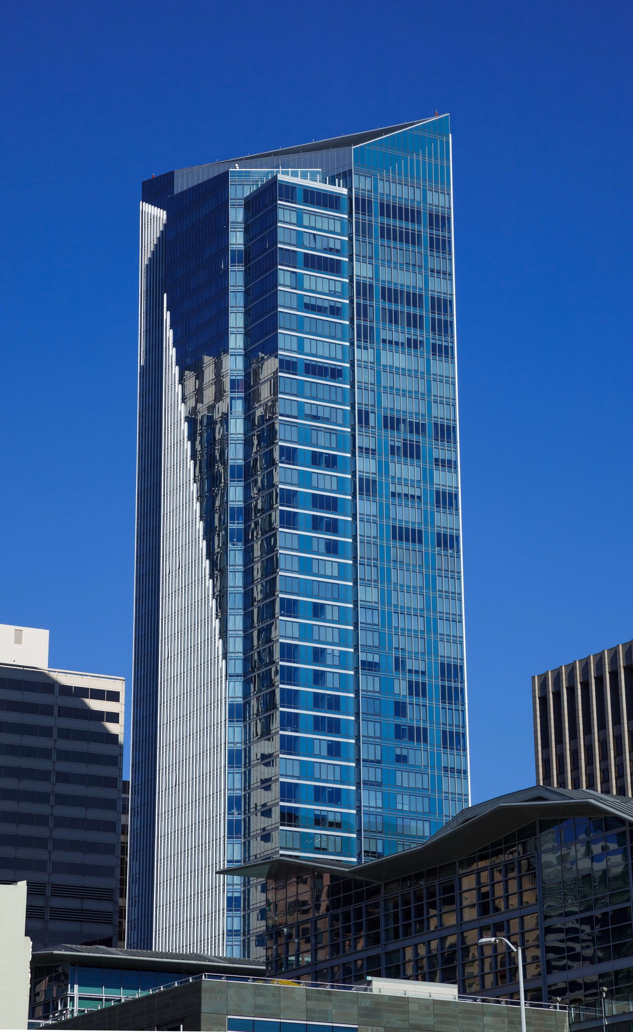 54th Floor & Pyramid Views at 301 Mission