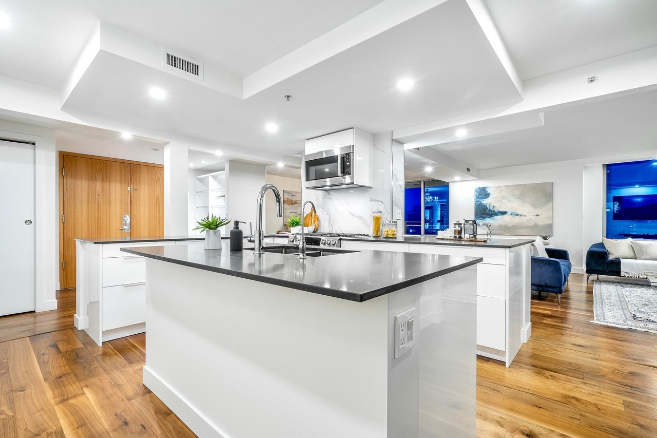 3303-1200 W Georgia St
