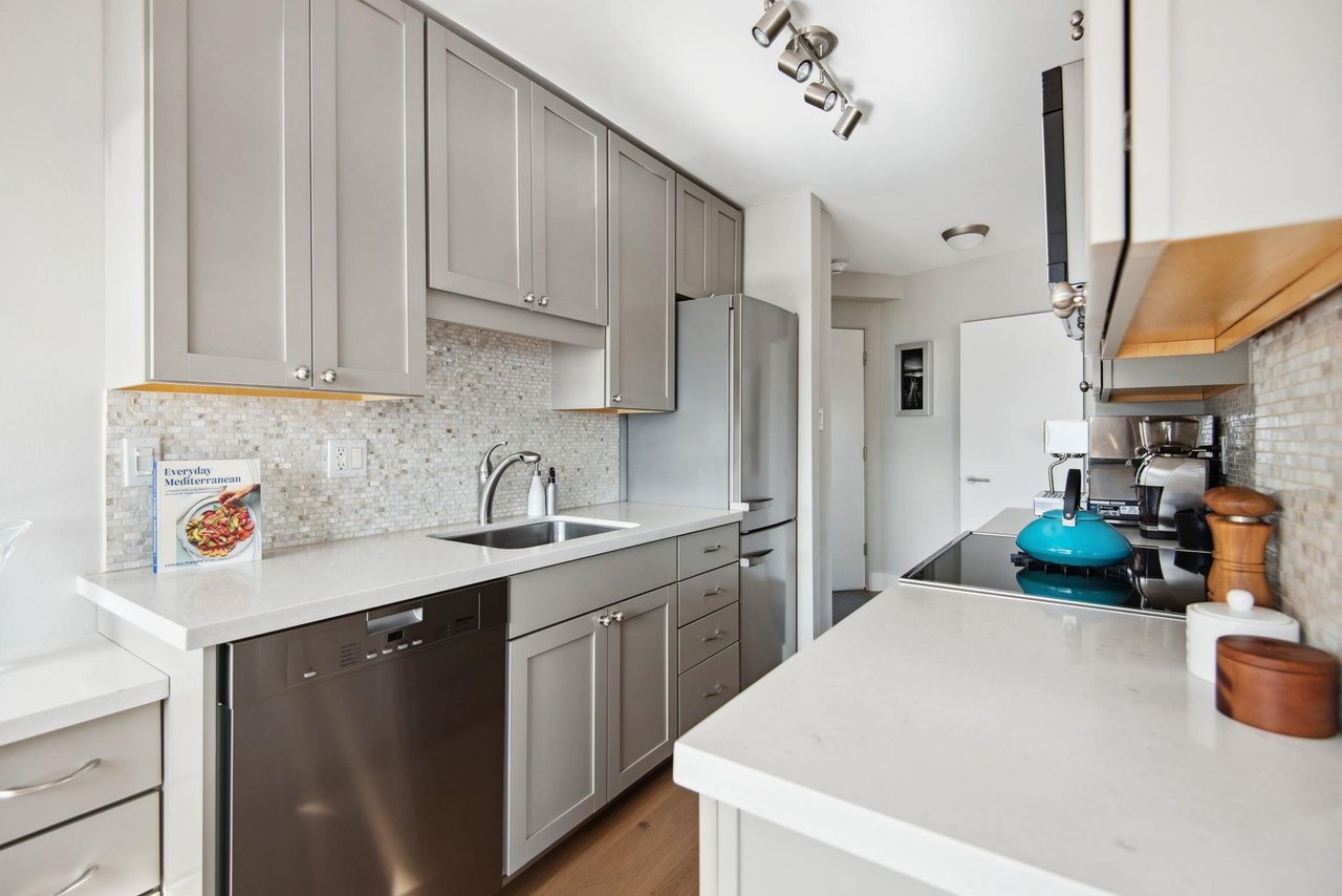 902-1930 Marine Dr