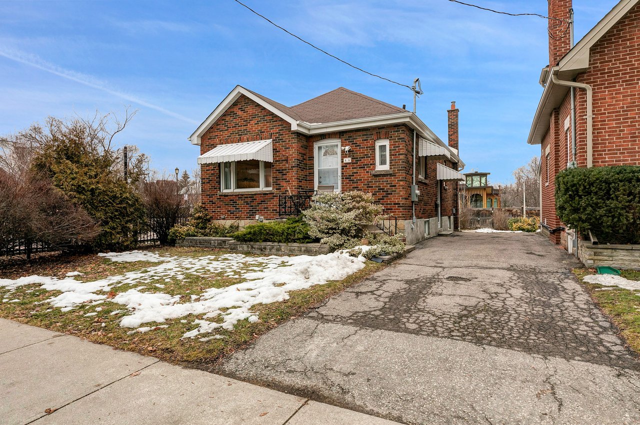 44 Elizabeth St S