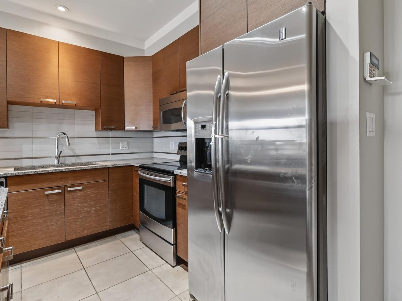 302-4365 Hastings Street, Burnaby