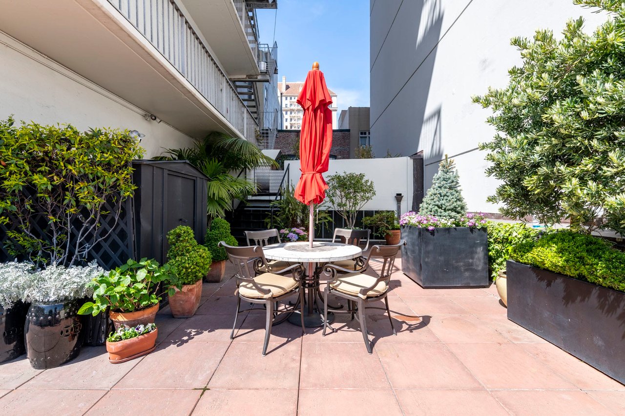 Indoor/Outdoor Living with a View