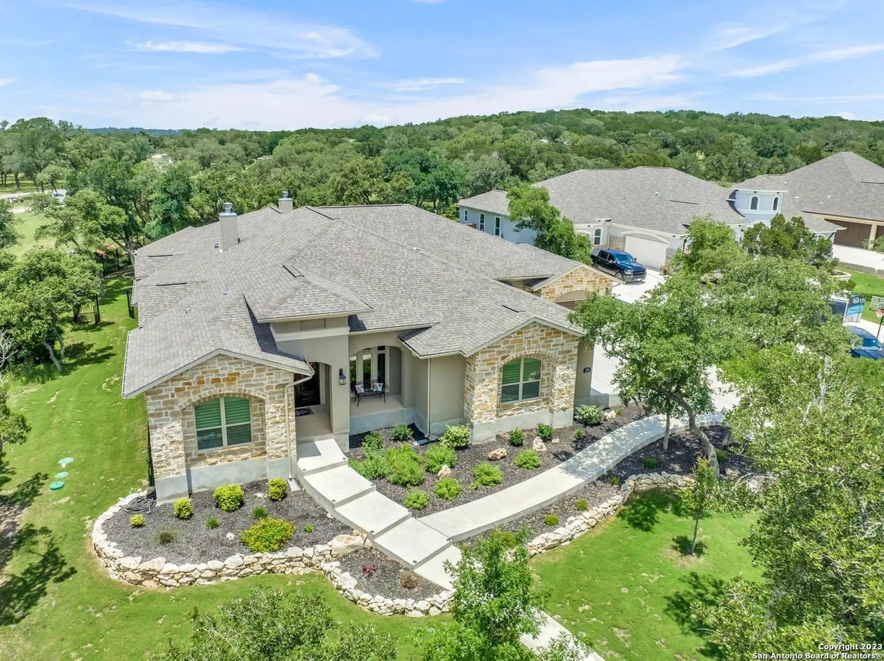 892 Janelle Pl