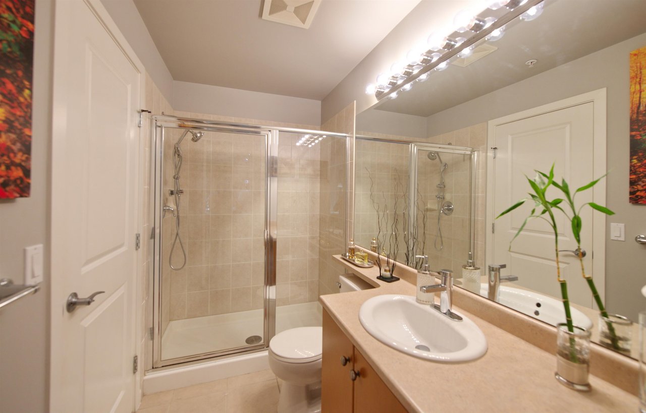 206-15385 101a Avenue, Surrey