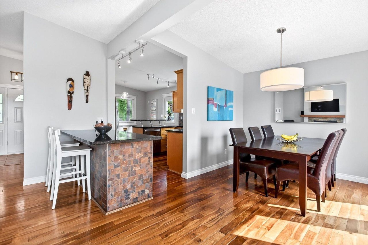 320 Dartmoor Dr